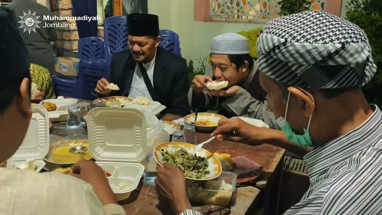 Serunya Ngaji dan Buka Bersama Ust Muhammad Hatta di Masjid KH Ahmad Dahlan Sengon Jombang