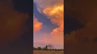 Stunning of Cloud as the Sun Goes Down and the Moonrise