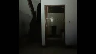 Viral!! penampakan sosok kuntilanak genderuwo nyata penghuni rumah terbengkalai muncul depan kamera