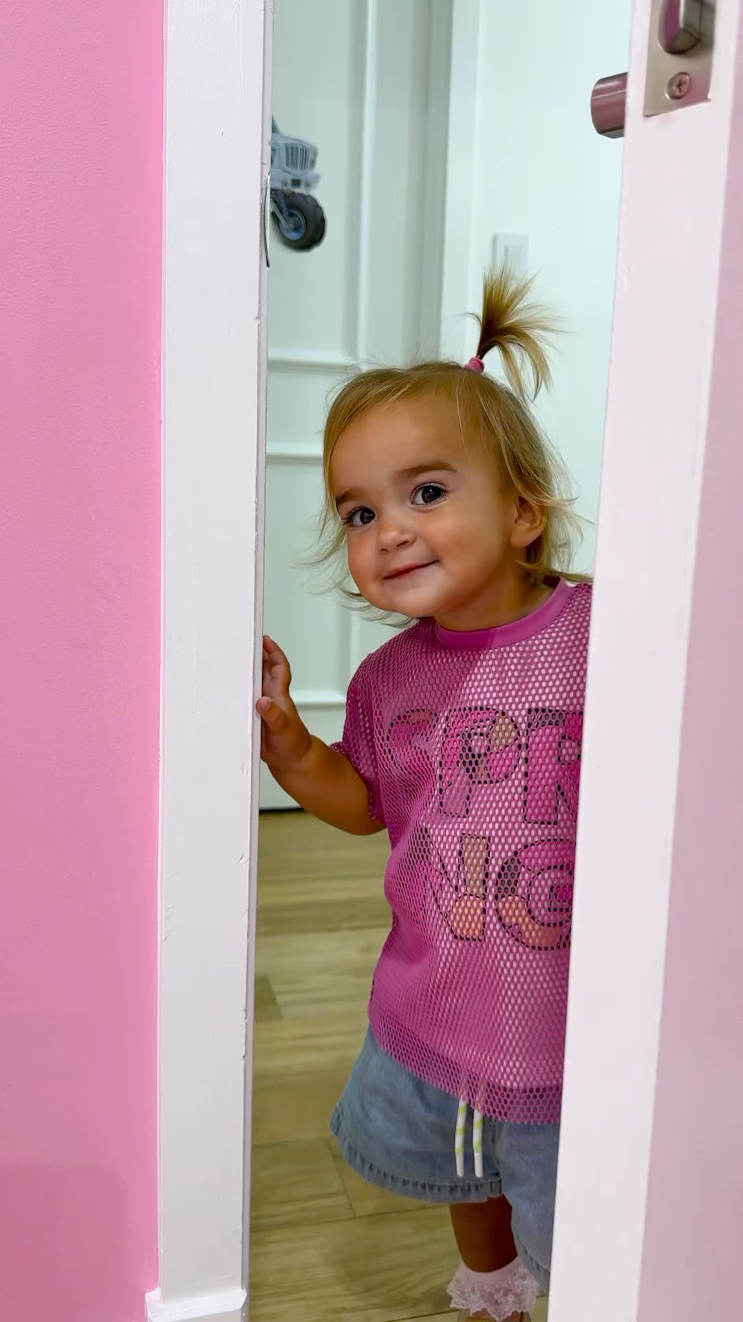 Alice learns colors by sorting clothes