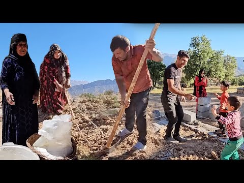 They work and dance: Grandma's family continues constructing the house by dancing