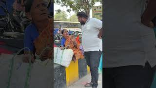 ఇక్కడ ఫ్లవర్స్ ఎక్కడ అమ్ముతారు #teluguprank #viralvideo #comedy #videos