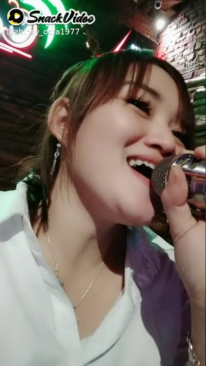 pemandu lagu suara emas