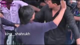 Шах рук кхана чуть не растерзали его фанаты. SRK FAN. Шах рук кхана чуть не растерзали его фанаты. SRK FAN.