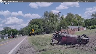 #Arkansas Mother’s car flips in police pursuit and her child climbs out