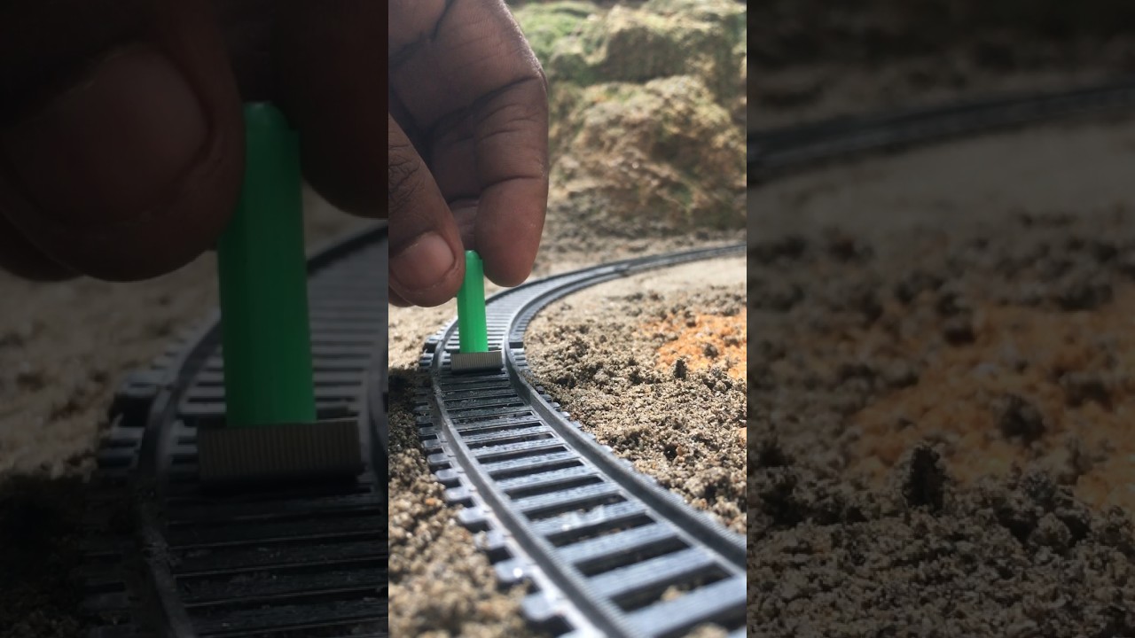 TRAIN VS WALL PLUG BLOCK  🚂 ⚡️