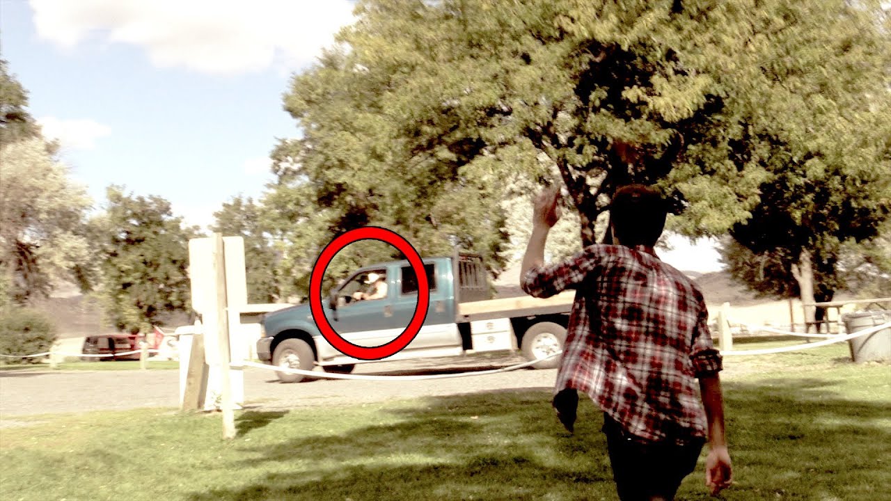 Who is this man watching us? - Season 10 Episode 80 - Who is this man watching us? - Season 10 Episode 80
