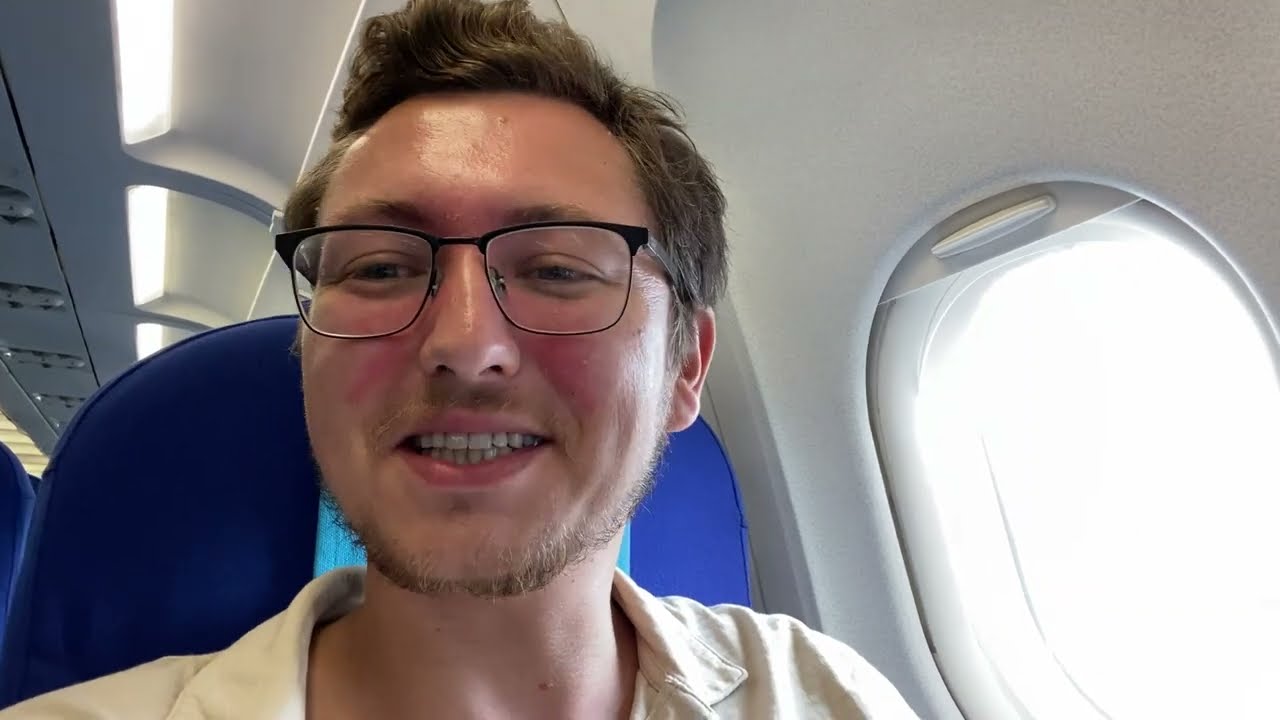 Wenn Flugbegleiterinnen sich an Bord die Nägel lackieren!