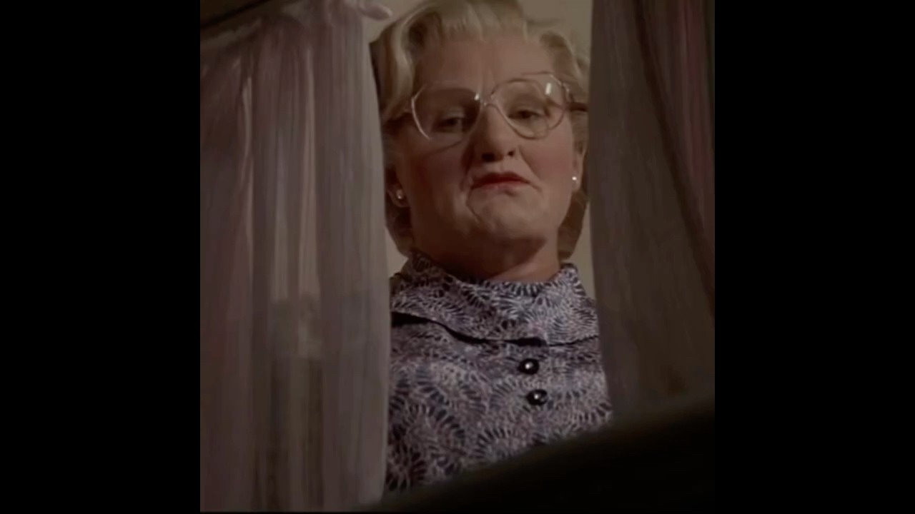 Onno stalks Mrs. Doubtfire 