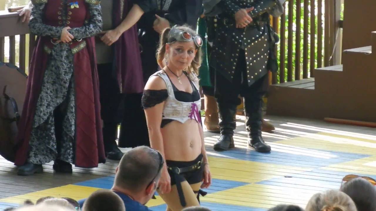 Shelli Buttons during the Finale at The NJ Ren Faire 2016