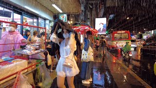 4K 🇹🇭 Walking in the Heavy Rain in City Center of Bangkok (Asok and Phrom Phong)