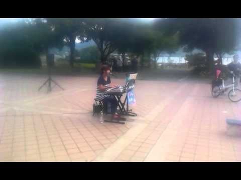 101.5.11 淡水街頭藝人子玨演唱-同手同腳