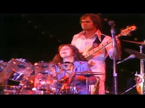 Carpenters | Help - Live at Budokan (1974) - YouTube