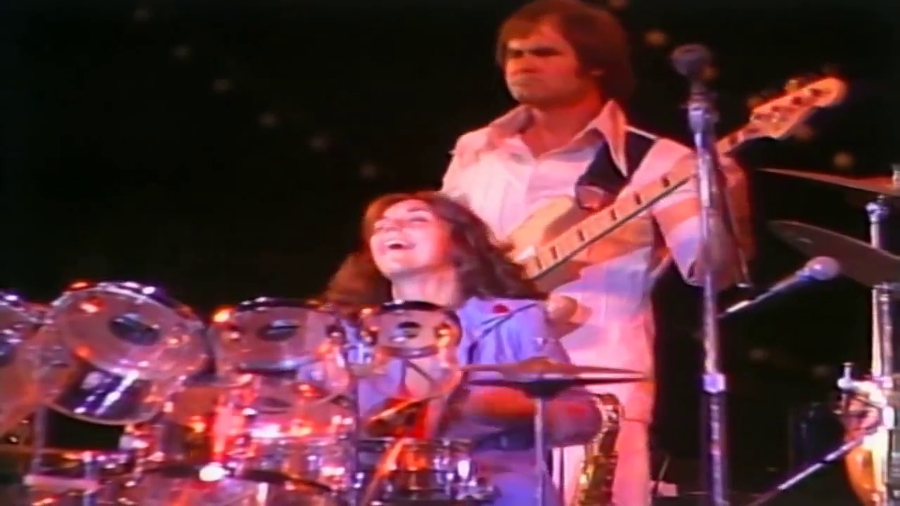 Carpenters | Help - Live at Budokan (1974) - YouTube