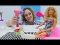 Nicoles Spa Salon. Spielzeugvideo mit Barbie für kinder.