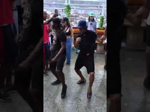 Quebrando tudo pela rocinha