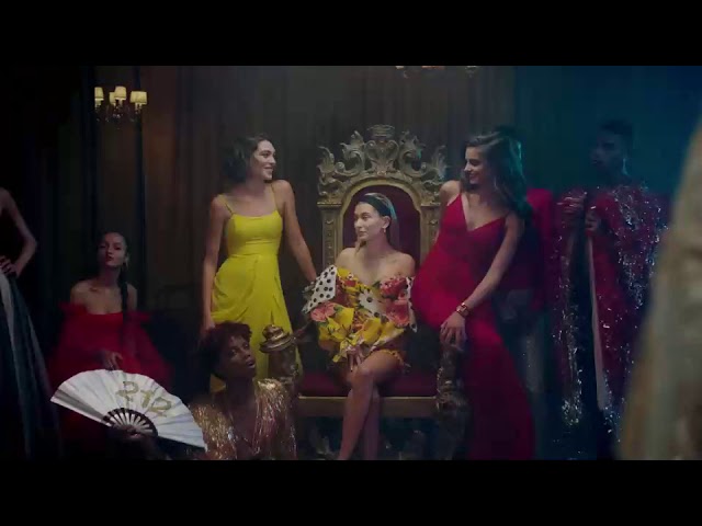 小賈斯汀嫩妻領軍 紐約夜店派對當女王