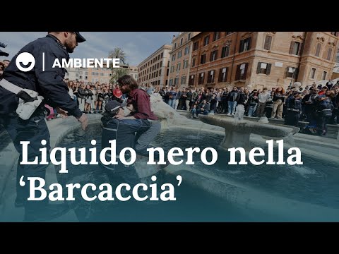 Blitz di Ultima generazione a Roma: versato liquido nero nella 'Barcaccia'