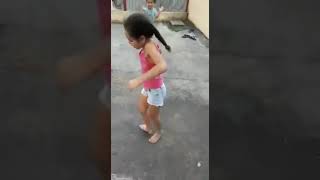 Crianças Dançando Funk - Duelo