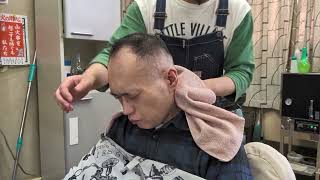 床屋の洗髪と肩もみです shampoo ＆ massage №321