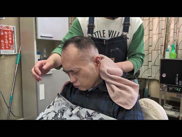 床屋の洗髪と肩もみです shampoo ＆ massage №321