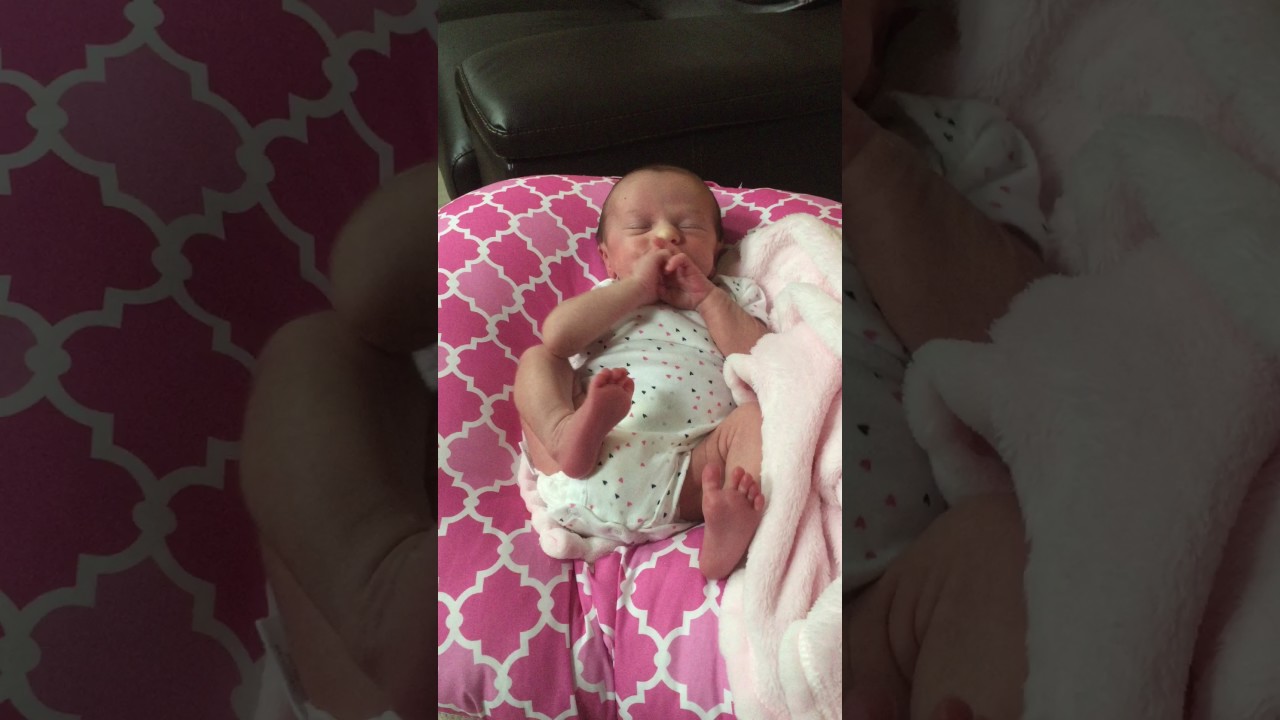 2 week old baby stretching