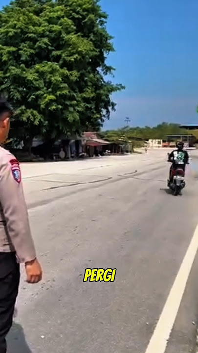 This guy tricked the traffic police 😂#shorts #viralvideo #viralshorts