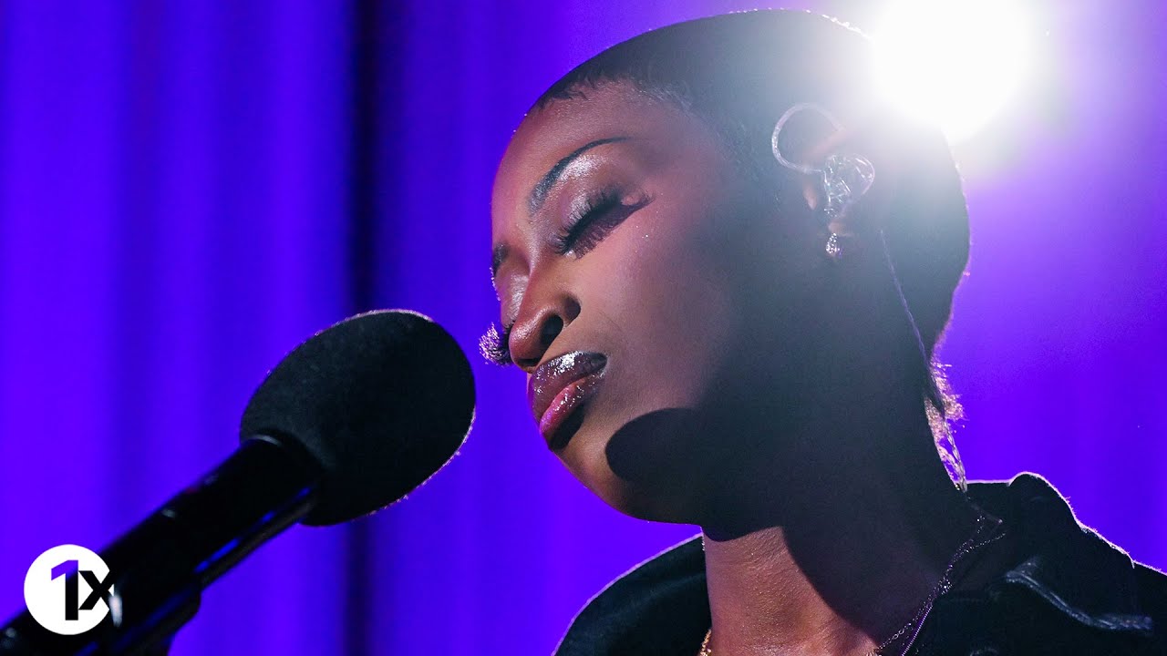 Mnelia - 'Rain' (SWV cover) in the 1Xtra Live Lounge