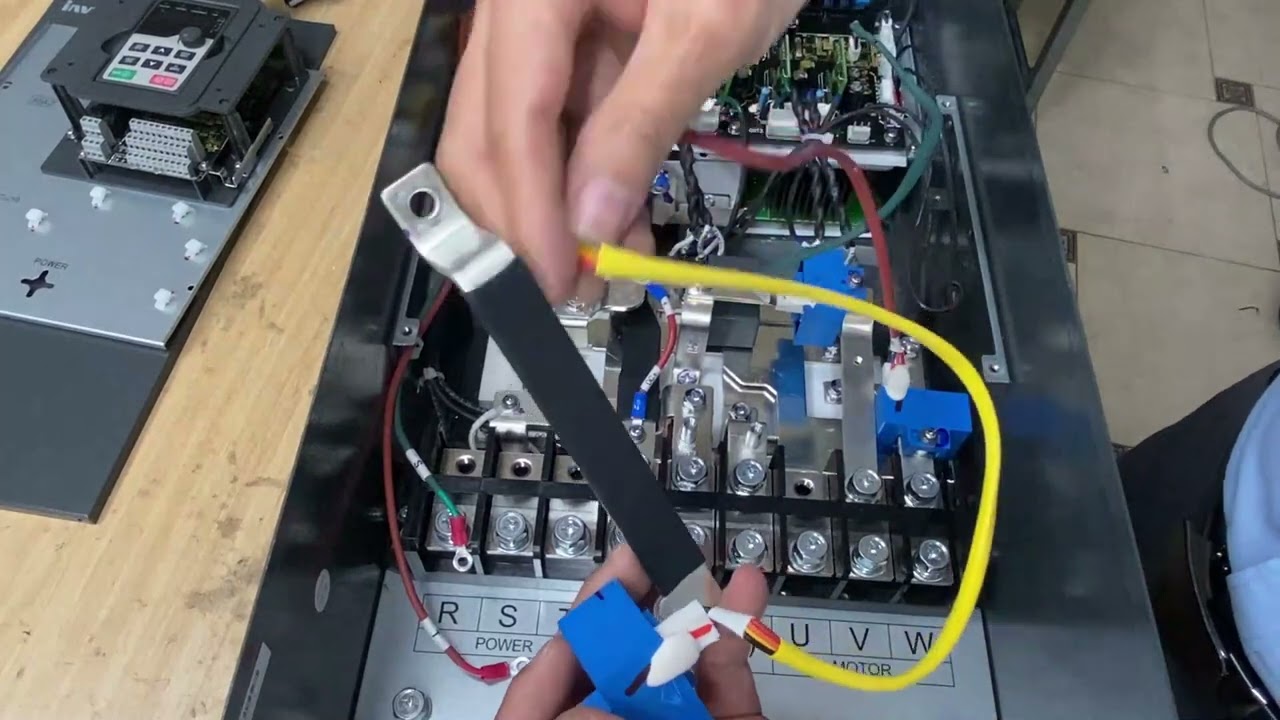 Hướng dẫn tháo Biến tần INVT- 37KW phần 1 - Dạy Nghề Bách Khoa - Xuân Vĩnh, ĐC Duy nhất 46A Phố Vọng