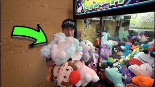 WINNING EVERYTHING FROM THE CLAW MACHINE!!!