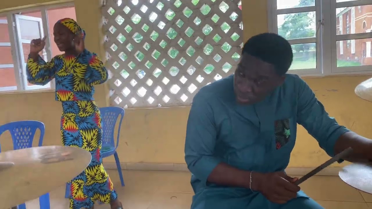 WORSHIP SESSION AT WISDOM CHAPEL 🙏🎶🎵🎧BACK ON THIS ONE 🥁🥁….A MUST WATCH‼️‼️