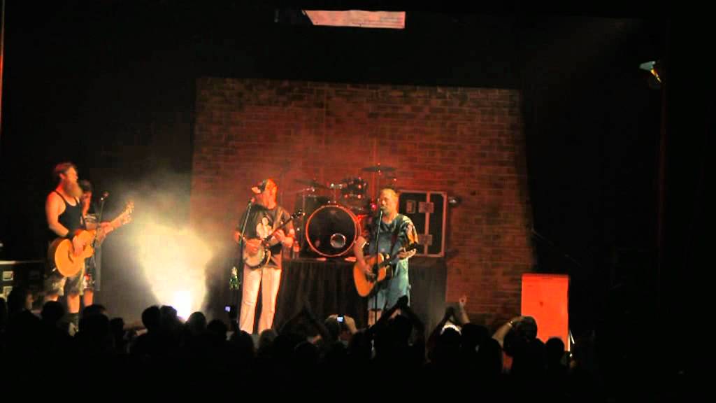 HAYSEED DIXIE DUELLING BANJOS LAUNCESTON 4 7 11 YouTube