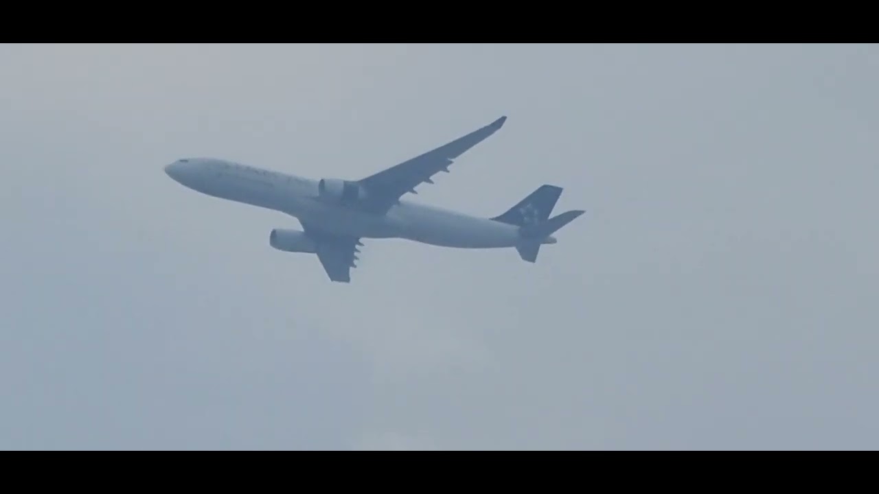 Planes flying low straight to the runway ( 26R Montreal int'l airport