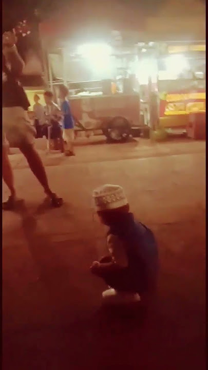 Virall, bocil liatin anak punk ngamen