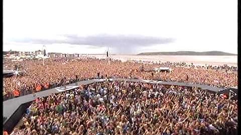 T4 on the beach 2009 jls n dubz and tinchy stryder