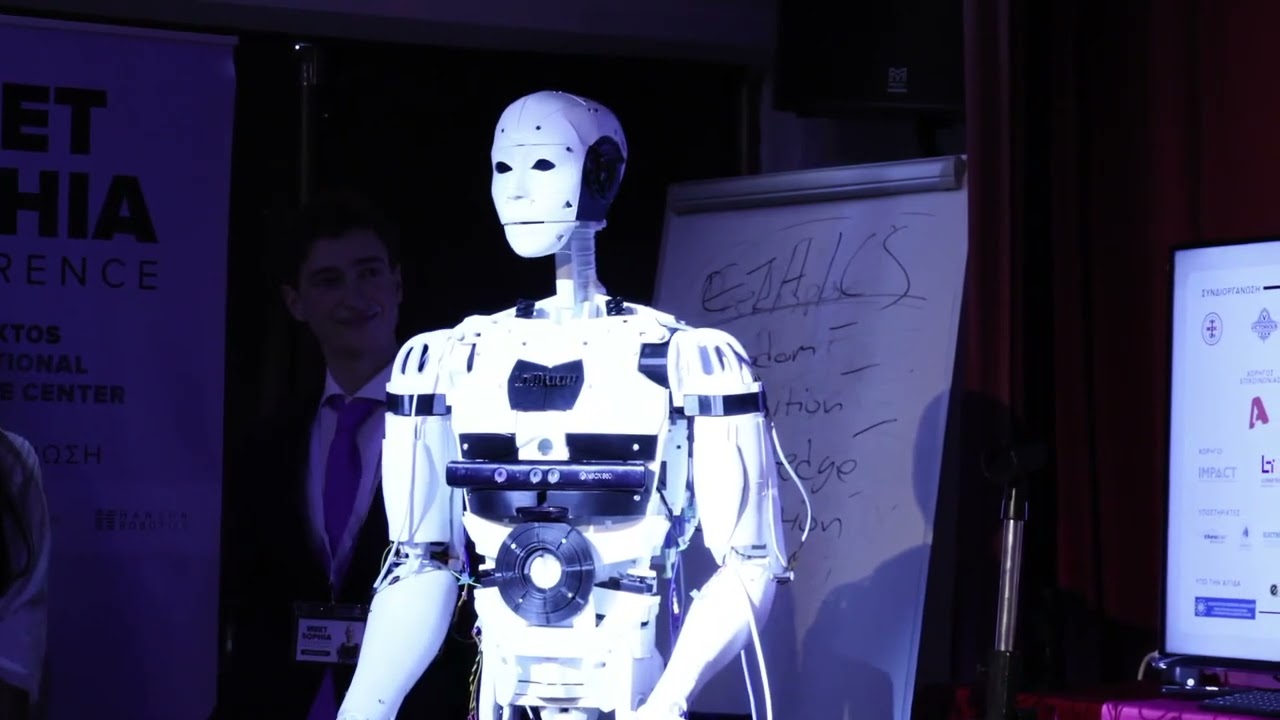 Συζήτηση μεταξύ του Nike the robot και του Sophia the robot