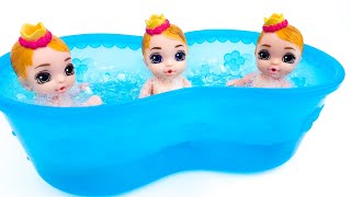 Three Princess dolls play in the bubble bath