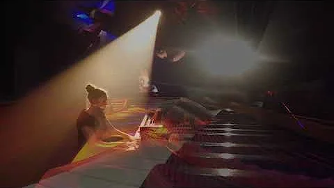 YIPA - Kimberly Gilbert - Reflets Dans l'Eau (Refl...