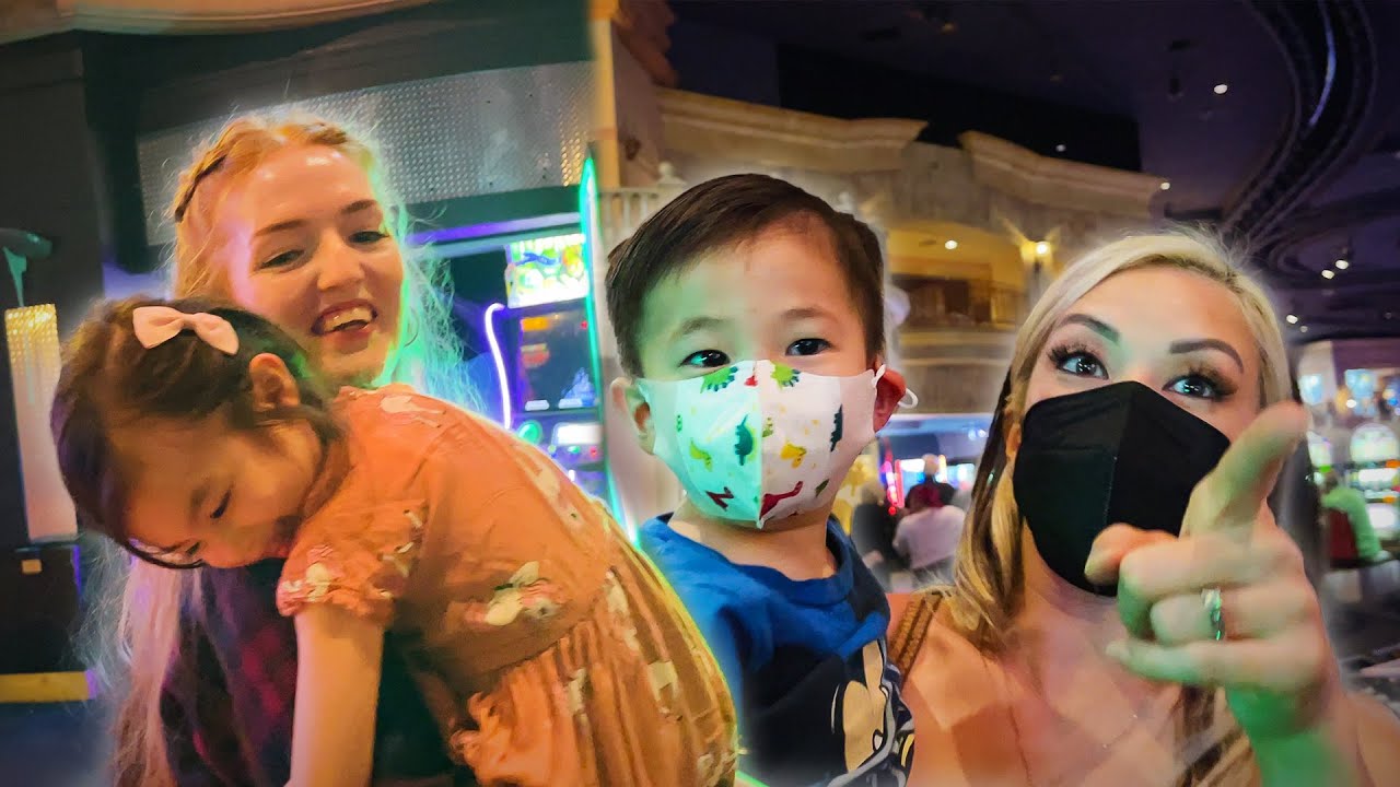 REUNITED With The Ma Fam!!!  The Best Tacos in Vegas and Mini Golf