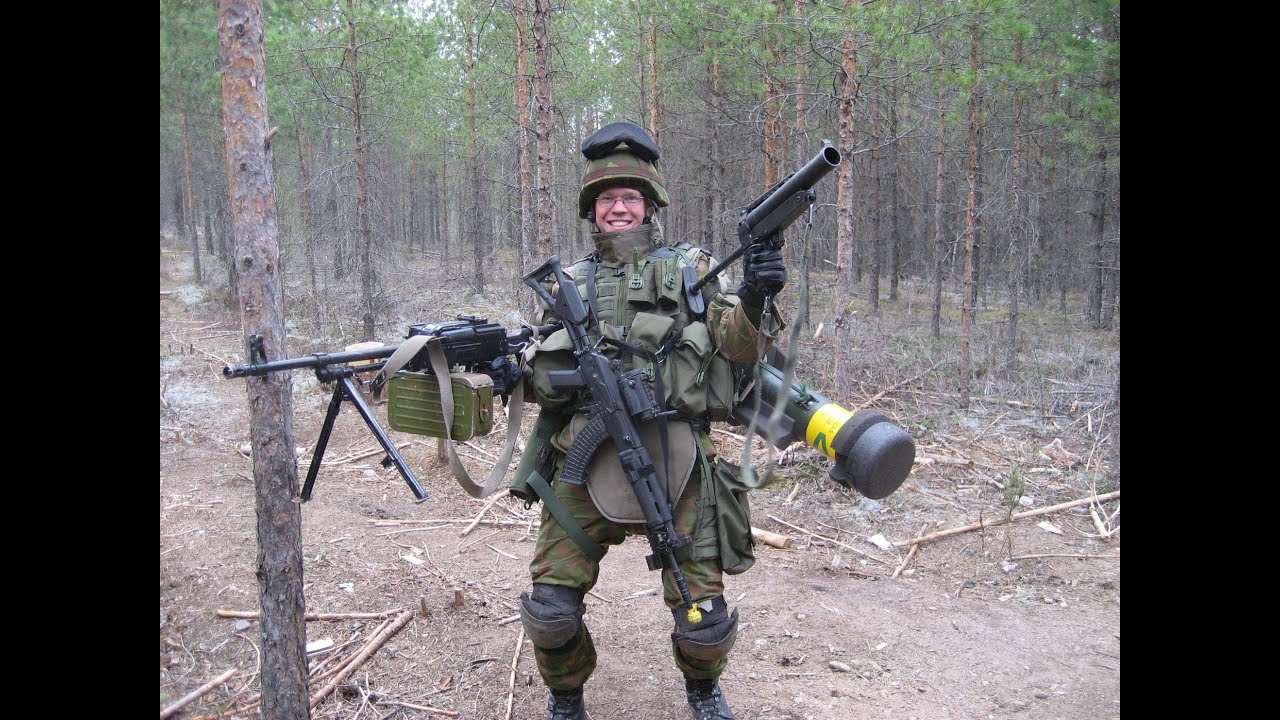 Фото военного с автоматом Военно-спортивная игра в страйкбол. Открытие сезона 2016 - Вторжение. Airsoft по