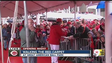 Reds fans, players greet for Opening Night in downtown Cincinnati