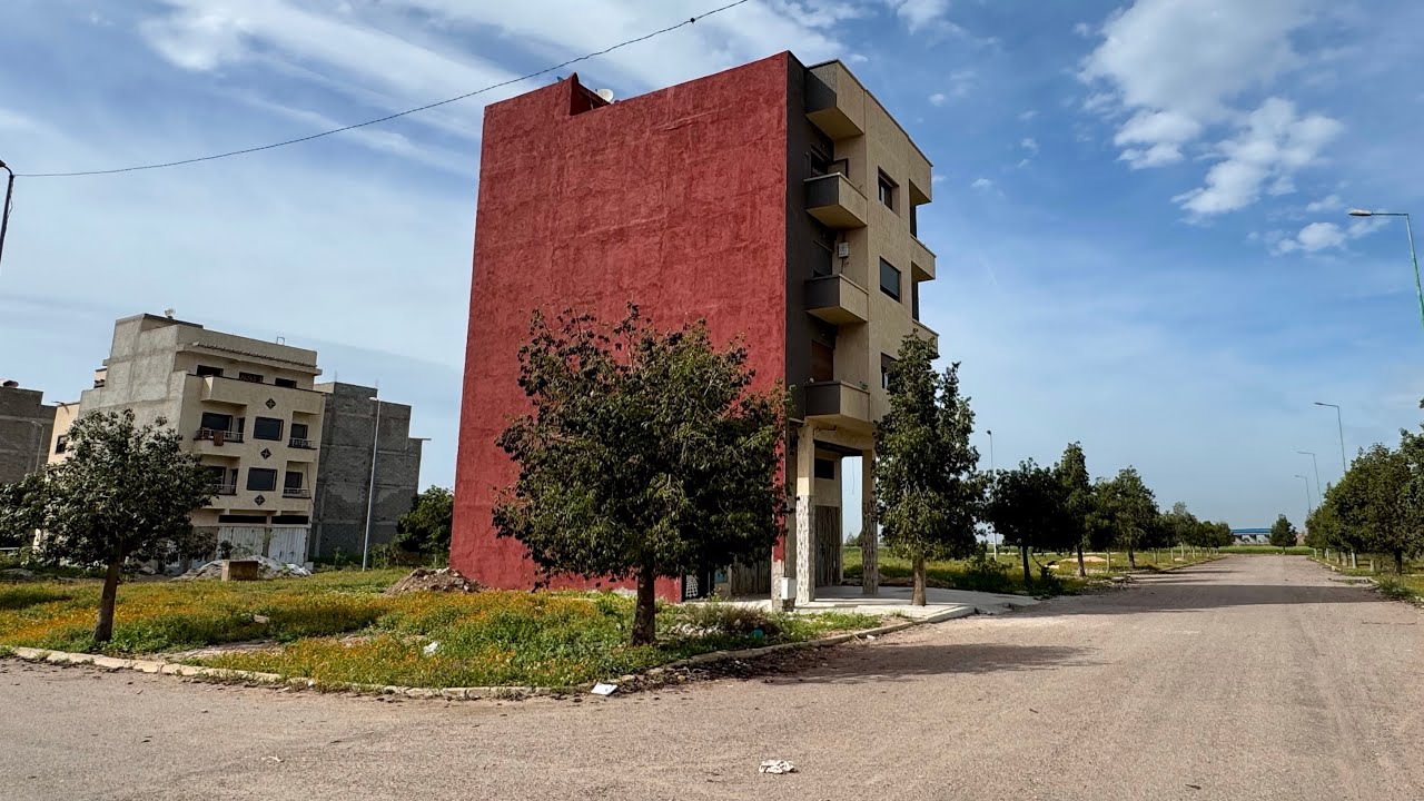 بقعة تجارية للبيع +3 شوكة  مشمشة نهار كامل من 2 الواجهات في تجزئة عرصة الشاوية مدينة برشيد