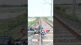 दो लड़के ने रेलवे लाइन पर  #shorts #youtubeshorts #train #short