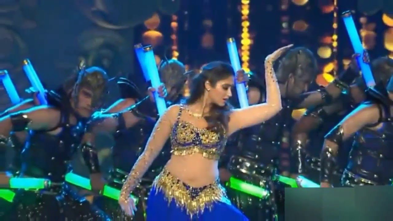 ⁣ileana d cruz  Raske Qamar Song live dance performance%2C ileana d cruz latest dance%2C Bollywood so