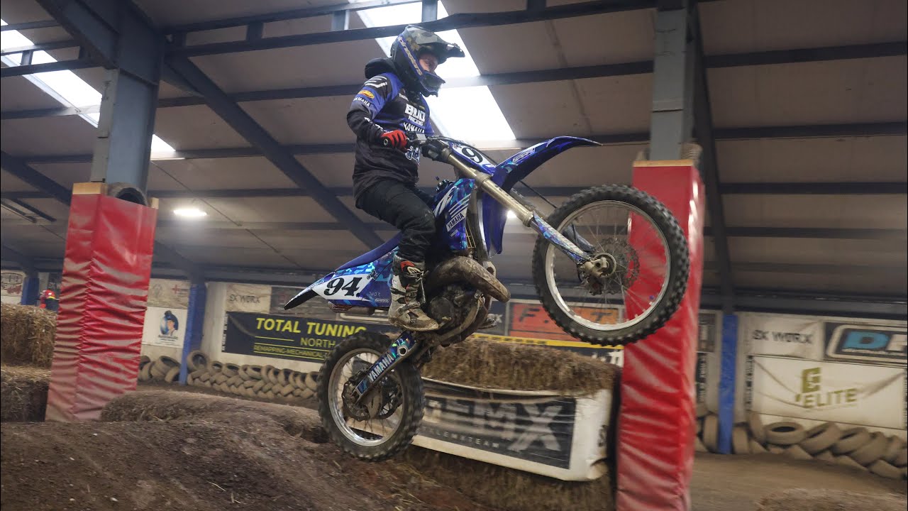 Testing out the #yz125 at an indoor super cross track #sxworx #2stroke #motocross #mxbikes 
