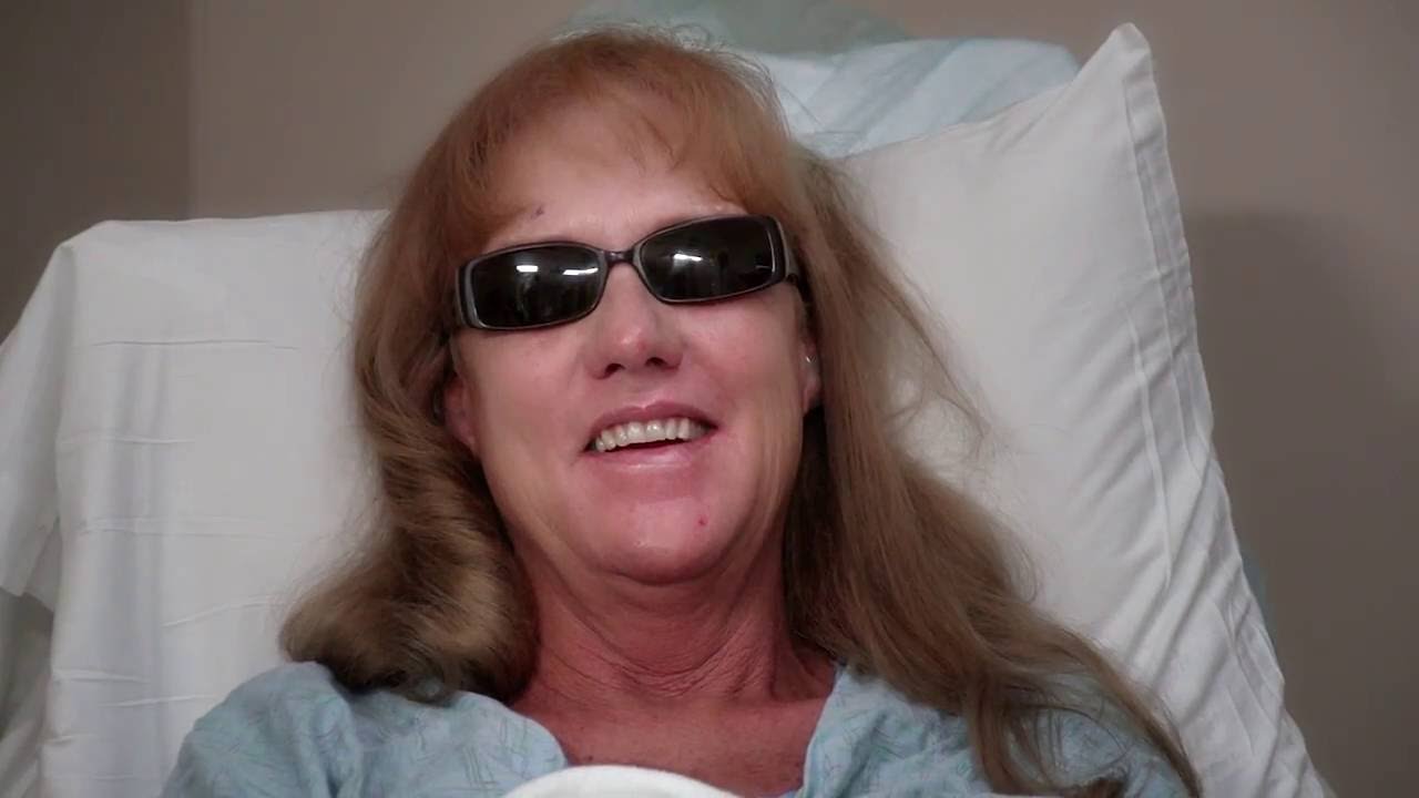 Jamie has Retinitis Pigmentosa and lost her vision. A bionic eye has her smiling again.
