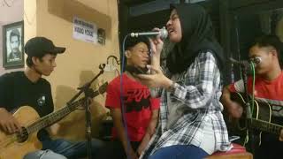 Sia - Chandelier Cover Hl Band