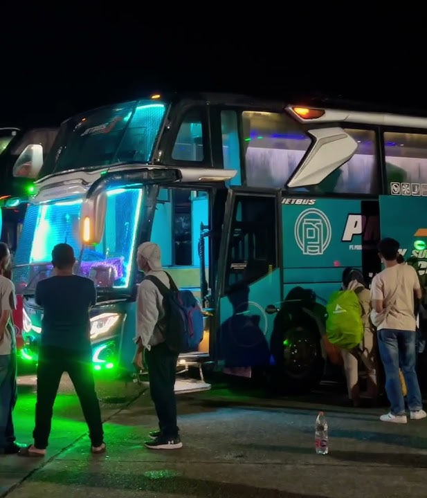 PMTOH Bus Picks Up Passengers From Batoh Terminal, Banda Aceh
