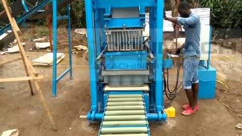 Conmach BlockKing-09MS Block and Interlock Making Machine during 20 cm Hollow Block Production