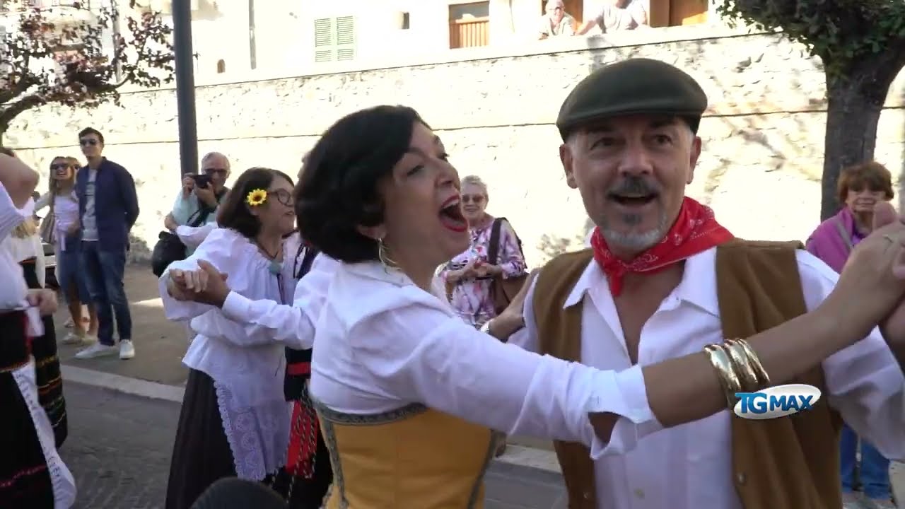 Casoli celebra le feste patronali in onore di S.Reparata e S.Gilberto, il dono con 38 carri